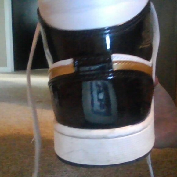 jordan 1\'s main image 2